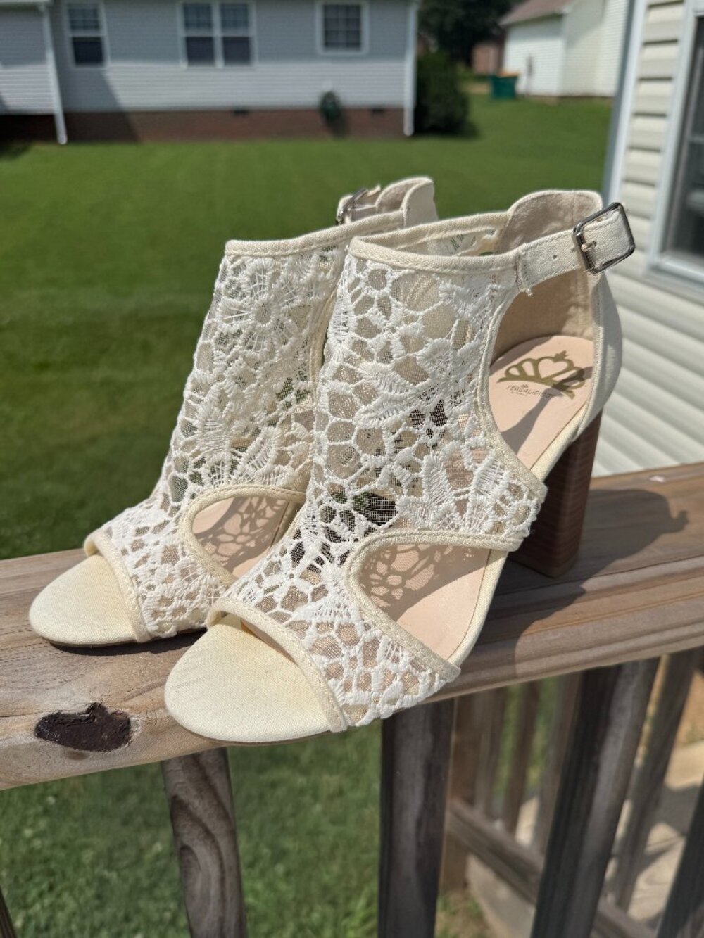 Ivory Lace Block Heel Sandals Boho Cottagecore Size 7 3913